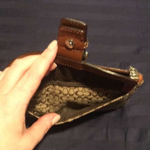 Coach - Picture 3 of 6